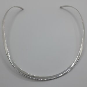 Gargantilla semirrígida en plata de ley