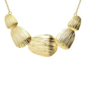 Collar corto diseño con textura en bronce con baño de oro 18k