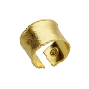 Anillo ajustable ancho con textura matizado en plata de ley con baño de oro 18k