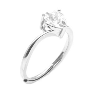 Anillo con circonita talla corazón en plata de ley con baño de rodio