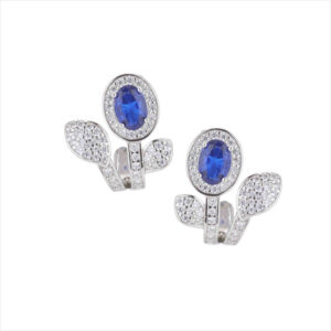 Pendientes diseño flor con circonitas blancas y dos en color azul zafiro en plata de ley con baño de rodio
